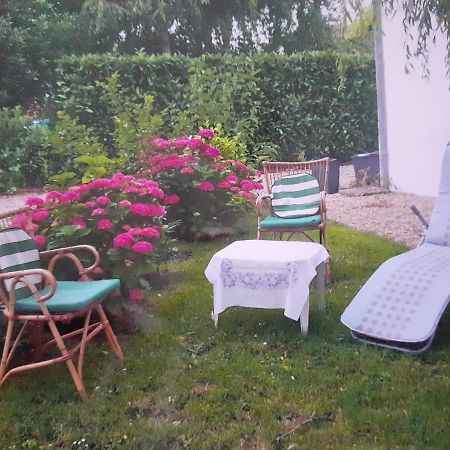 Peti Kaz Hotel Saint-Seurin-sur-l'Isle ภายนอก รูปภาพ