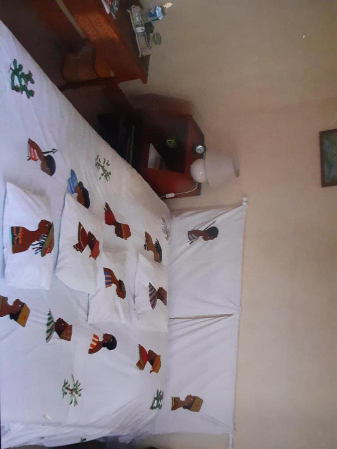 Peti Kaz Hotel Saint-Seurin-sur-l'Isle ภายนอก รูปภาพ